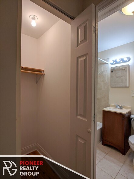 Building Photo - 2842 N Orchard St