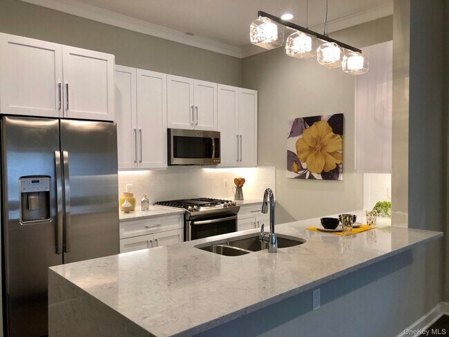 Building Photo - 148 S Front St