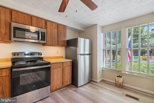 Building Photo - 15649 Mews Ct