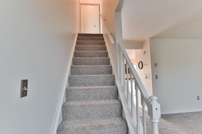 Building Photo - Townhouse in Highspire