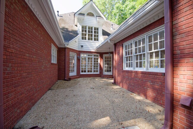 Building Photo - Beautiful 4BR, 3.5BA luxury home in Brookhaven