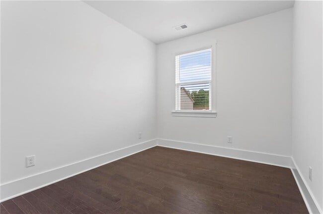 Building Photo - 1620 Aeslin Dr NW