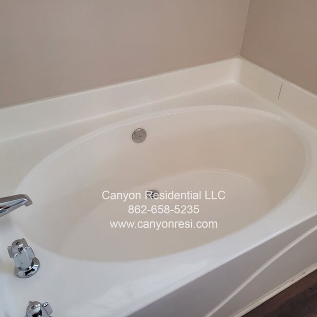 Building Photo - 4396 Moat Dr