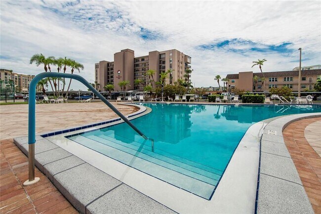 Building Photo - 7700 Sun Island Dr S