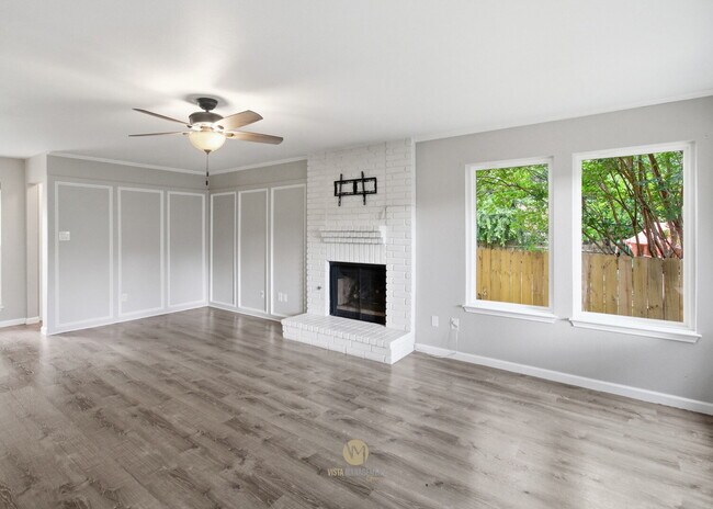 Building Photo - 13811 Stone Hollow