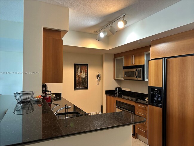 Building Photo - 325 S Biscayne Blvd