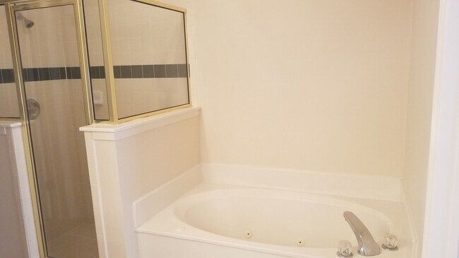 Building Photo - 4208 Crossgate Ct