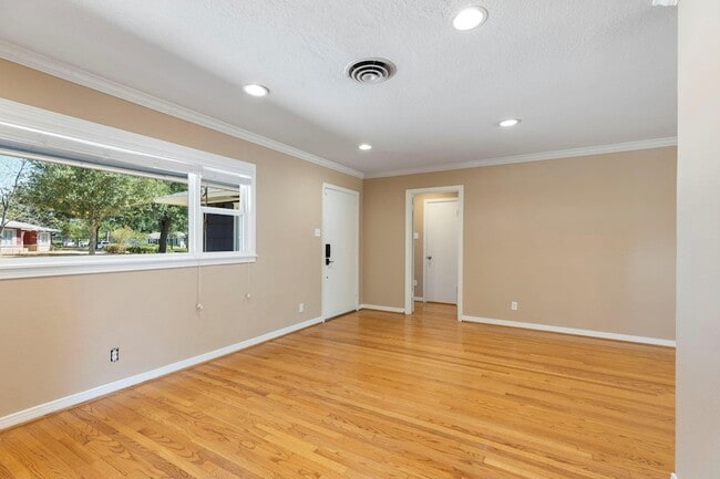 Building Photo - 1802 Turnpike Rd