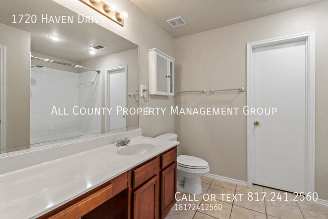 Building Photo - 1720 Haven Dr