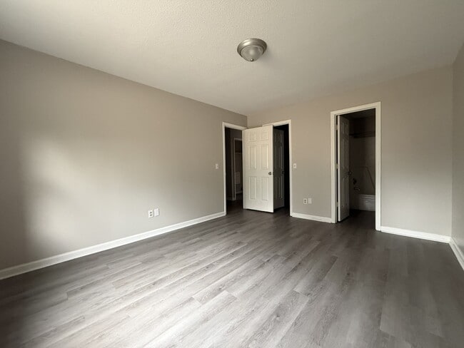 Building Photo - 4414 Bonnell Dr NW