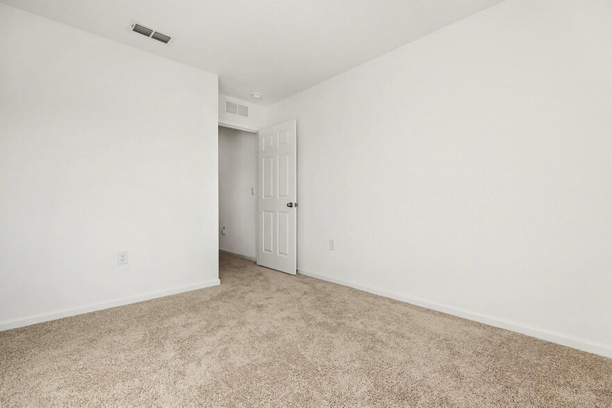 Building Photo - 9067 Gifford Dr