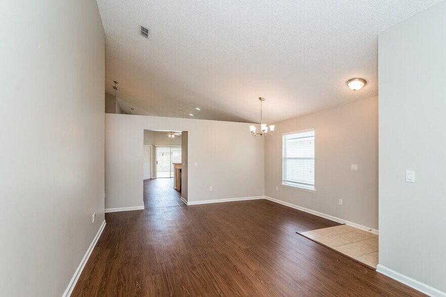 Building Photo - 699 Bellshire Dr