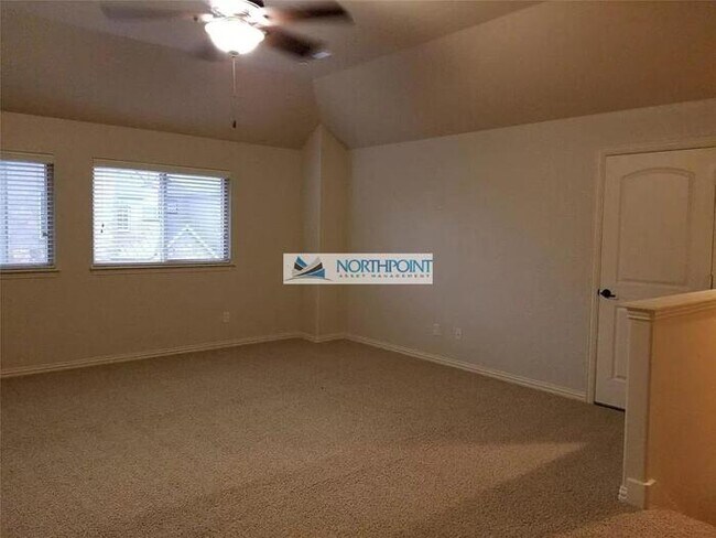 Building Photo - Move-in Special: 50% off second full month...