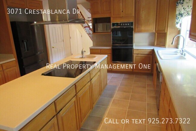 Building Photo - 3071 Crestablanca Dr