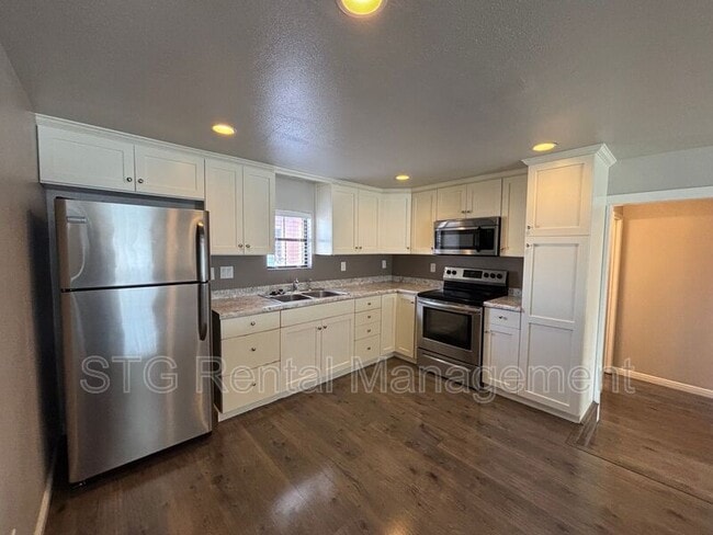 Building Photo - 145 E 500 S