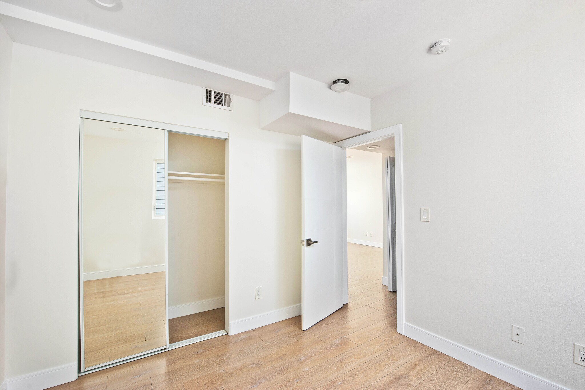 Building Photo - 635 N Harvard Blvd