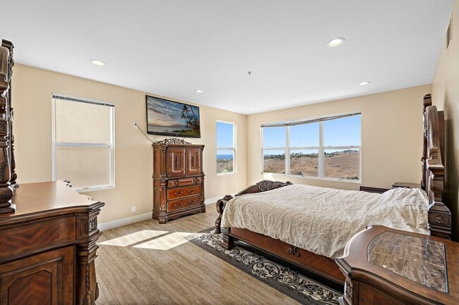 Building Photo - Stunning 4-Bedroom Home with Ocean and Catalina Island Views