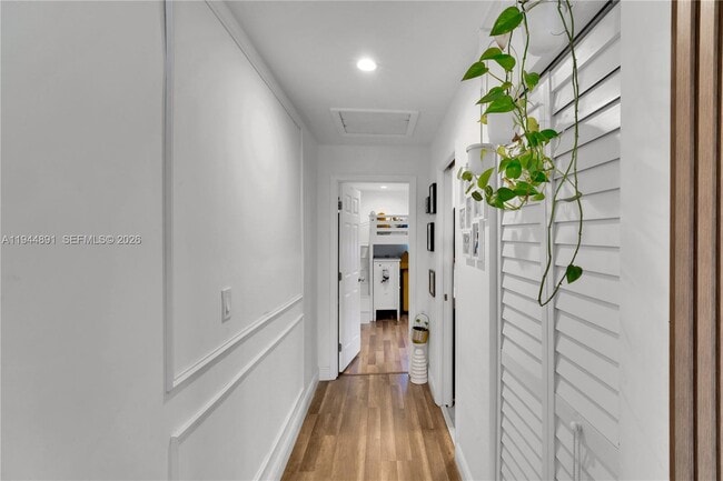 Building Photo - 1450 SW 20th Ave