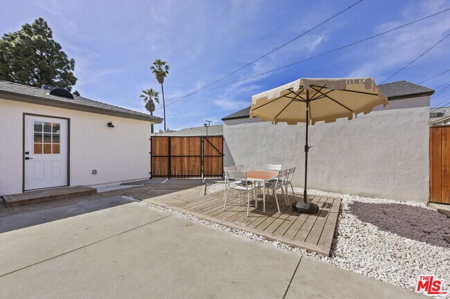 Building Photo - 3908 Bentley Ave