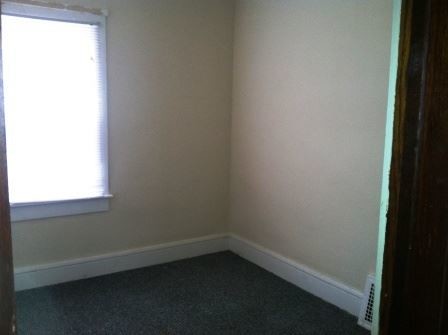 Building Photo - 653 Oakhill Ave