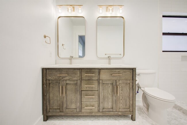 Building Photo - 8939 Rockhurst Dr