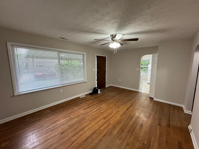 Building Photo - 1140 Osage Ave
