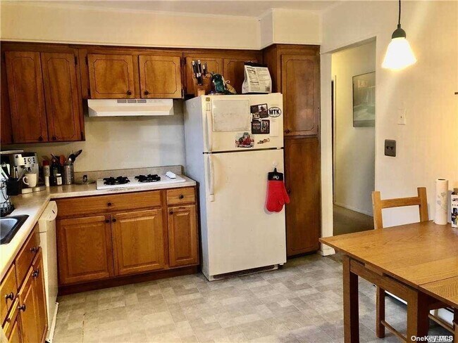 Building Photo - 637 W Penn St