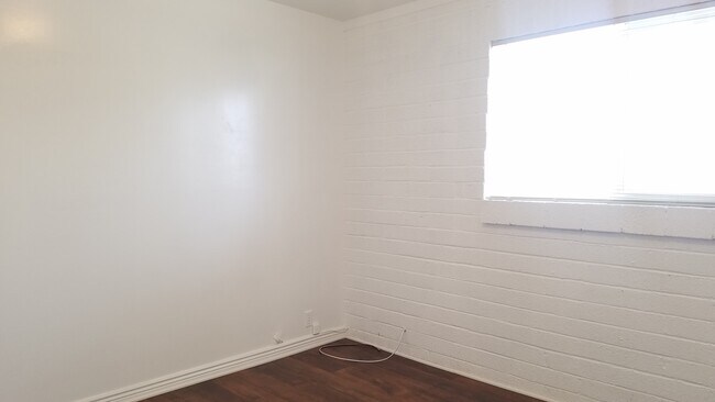 Building Photo - 370 E 200 N