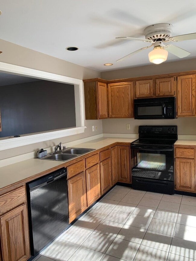 Building Photo - 3907 Kenesaw Dr