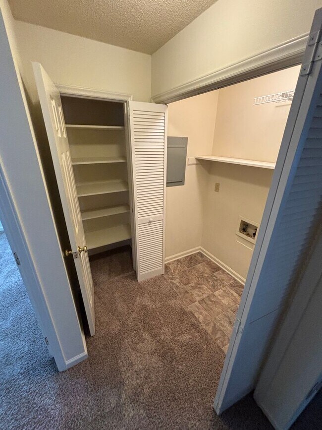 Building Photo - 1520