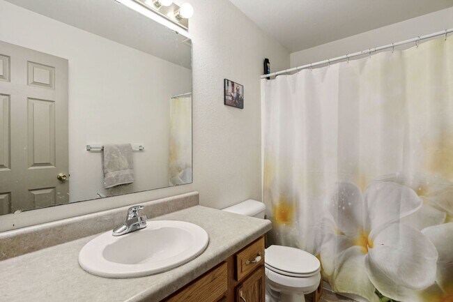 Building Photo - Charming 3-Bedroom Home with Modern Comforts