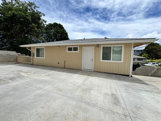 Primary Photo - 45-669A Waiawi St