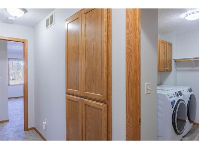 Building Photo - 112X Crystal Pl W