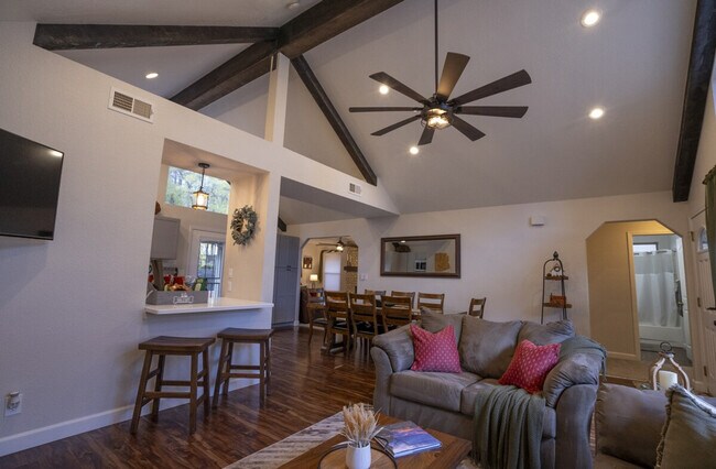 Building Photo - 3263 S Justin St