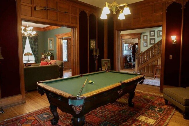 Building Photo - 820 1st St N