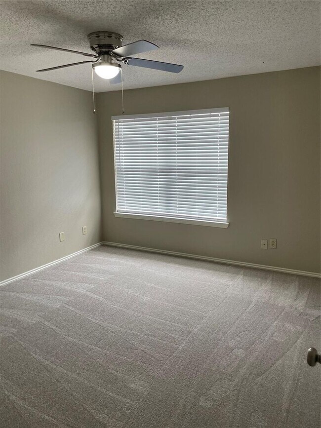 Building Photo - Trails Pl.