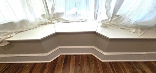 Building Photo - 1047 Ridge Ave