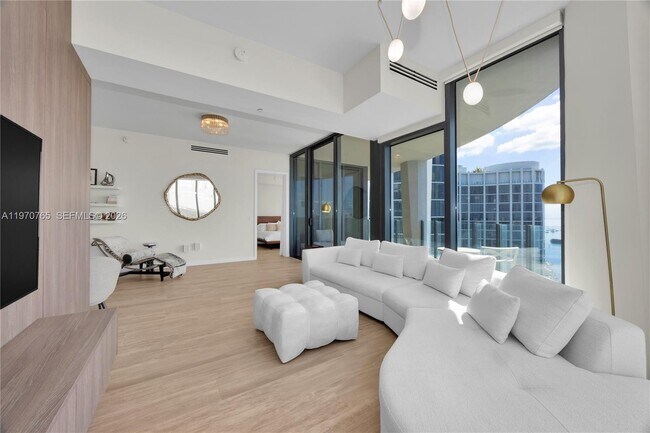 Building Photo - 2831 S Bayshore Dr