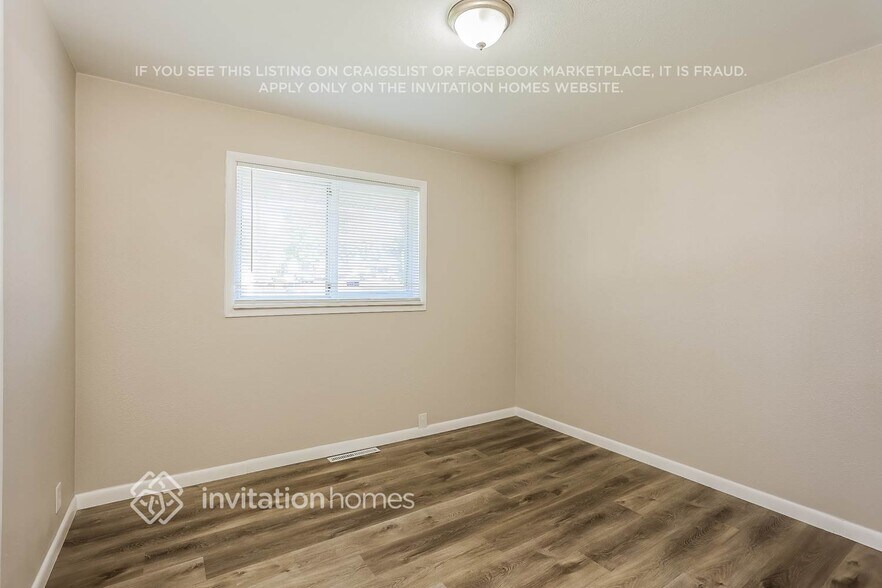 Building Photo - 820 Essex Dr