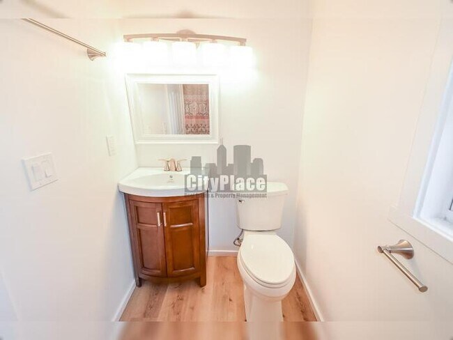 Building Photo - 227 S Dearborn St