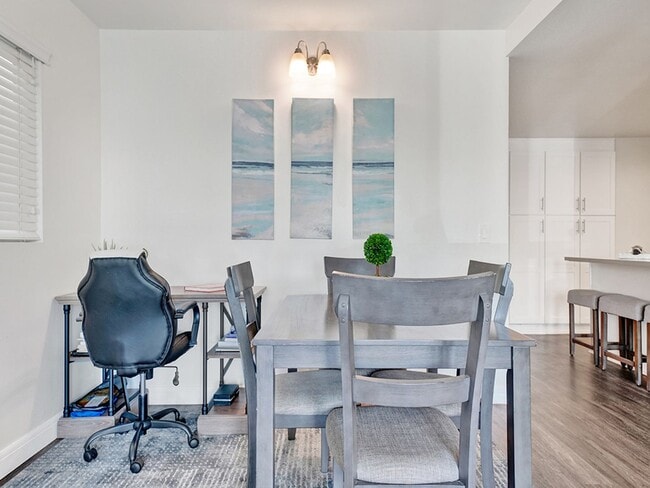 Building Photo - 7405 Seashore Dr