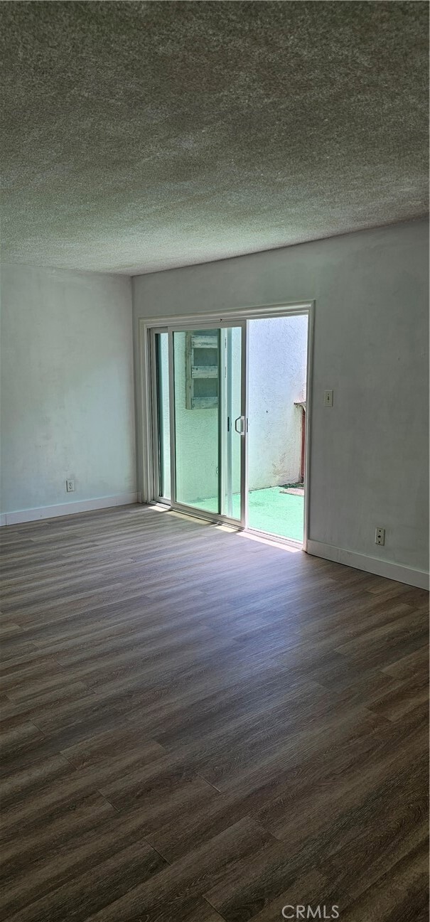 Building Photo - 140 Tamarack Ave