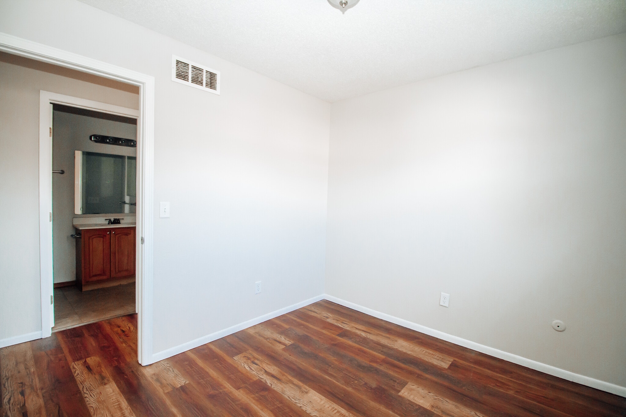 Building Photo - 653 Williamsville Ave