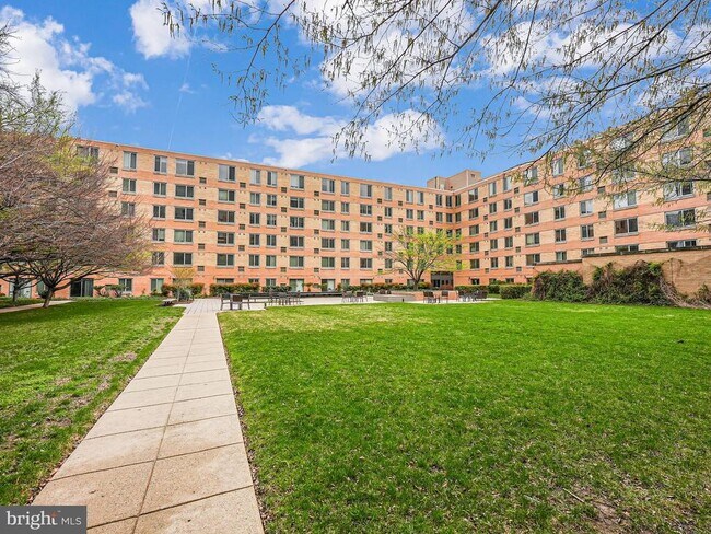 Building Photo - 440 L St NW