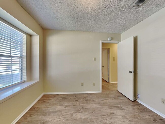 Building Photo - 5418 Mossgrey Ln