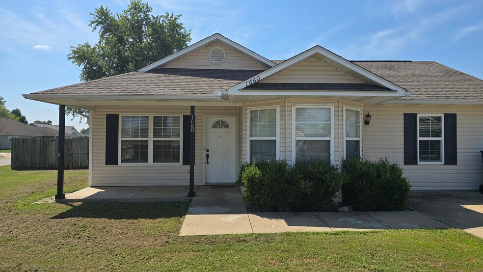 Primary Photo - 1660 Tanglewood Ln
