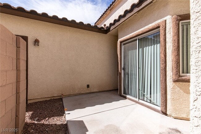 Building Photo - 3636 E Carisbrook Dr