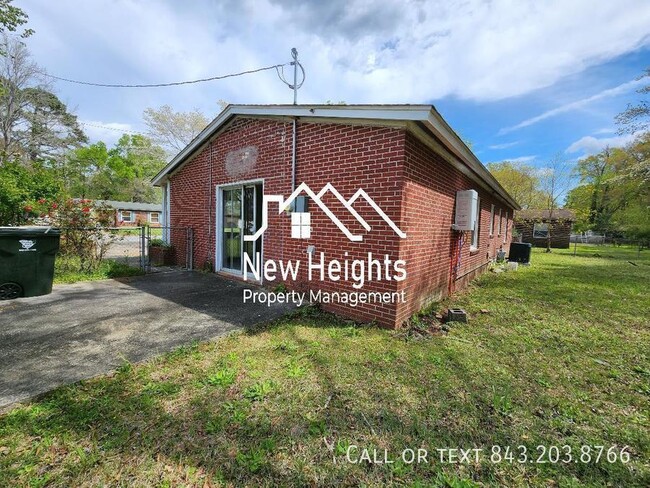 Building Photo - Available now!! Amazing single-family deta...