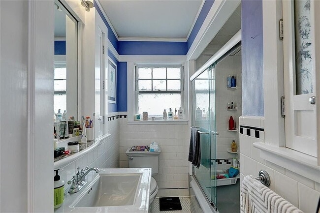 Building Photo - 17 Luzon Ave