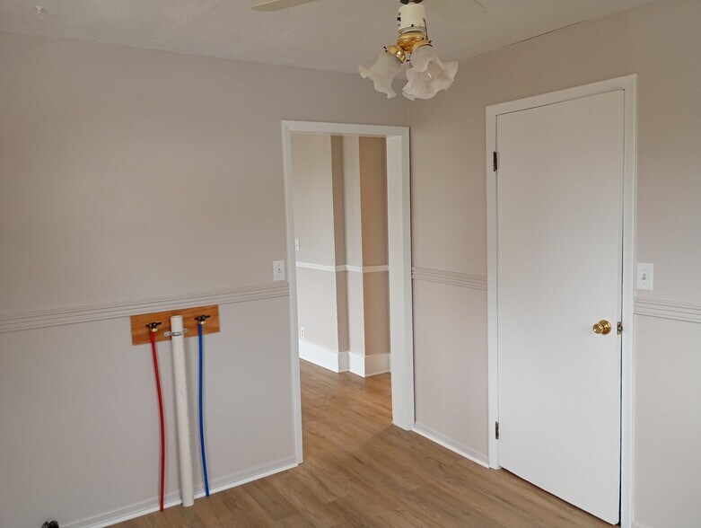 Building Photo - 501 W Main St